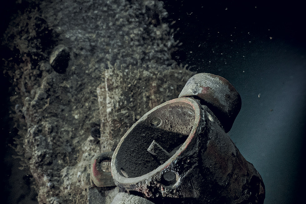 Hylyn lyhdyt ja kansivarusteita lähikuvassa